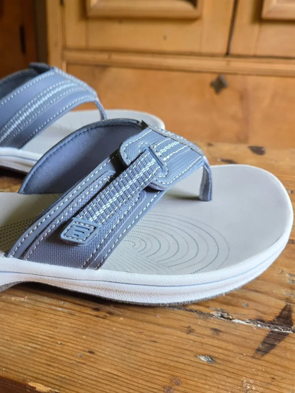 Cloudsteppers by Clark's Flip Flops. Size 9